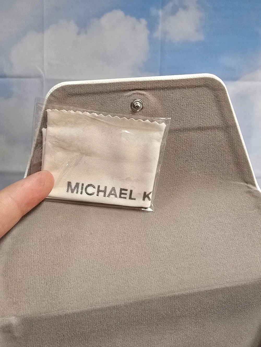 Michael Kors Textured Leather Snap Button Glasses Hardcase & Cleaning Cloth NEW